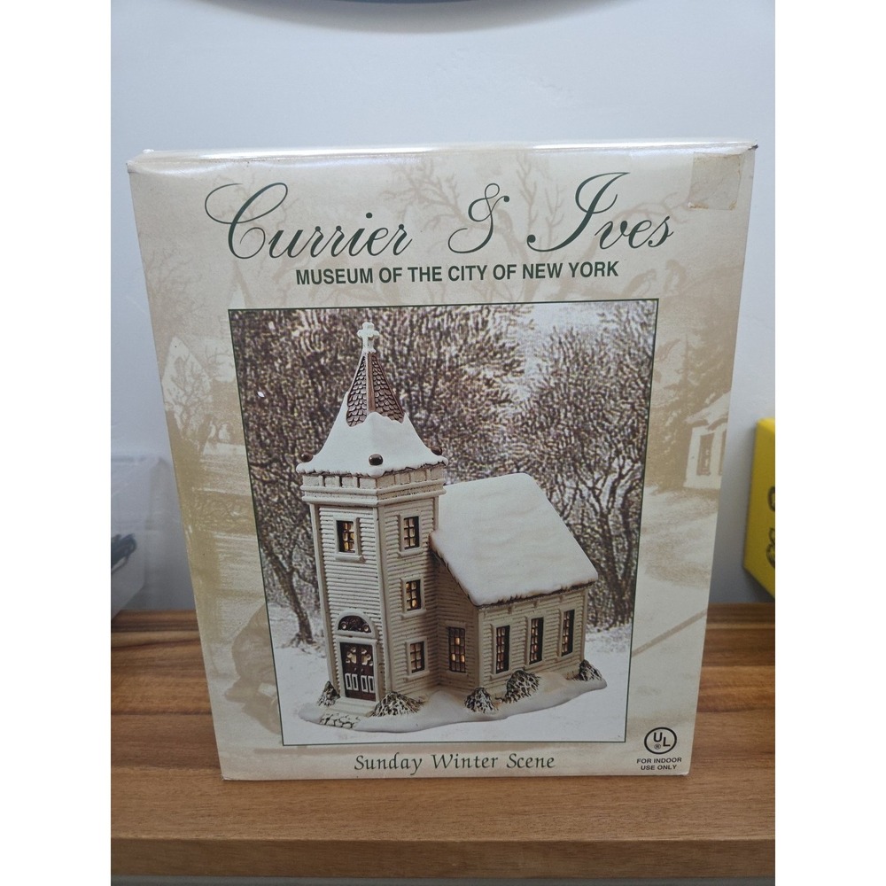 2001 CURRIER & IVES Museum of New York City Sunday Winter Scene Village
